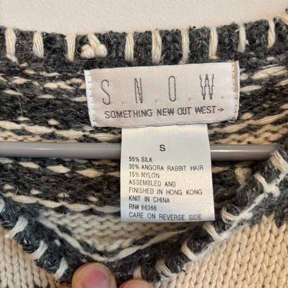 S.N.O.W. Gray Ivory Silk Angora Rabbit Hair Oversized Ski Sweater Size Small - Picture 7 of 7